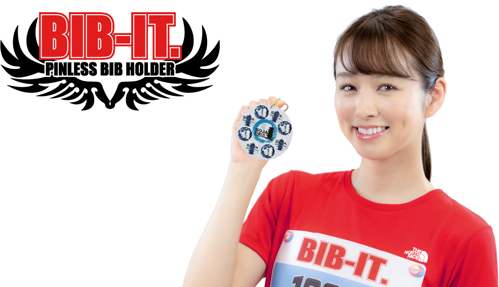 BIB-IT.の商品とモデルの女性